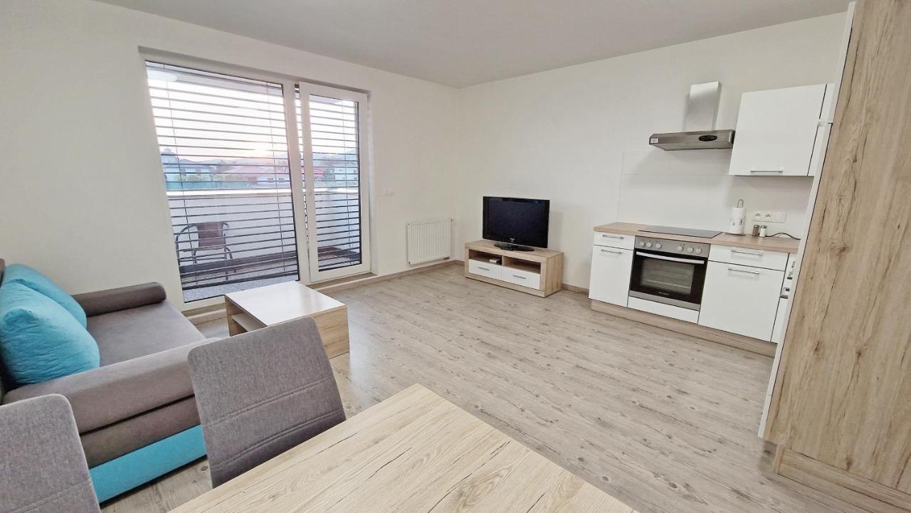 Apartmany Vinohrady เตร็นชีน ภายนอก รูปภาพ