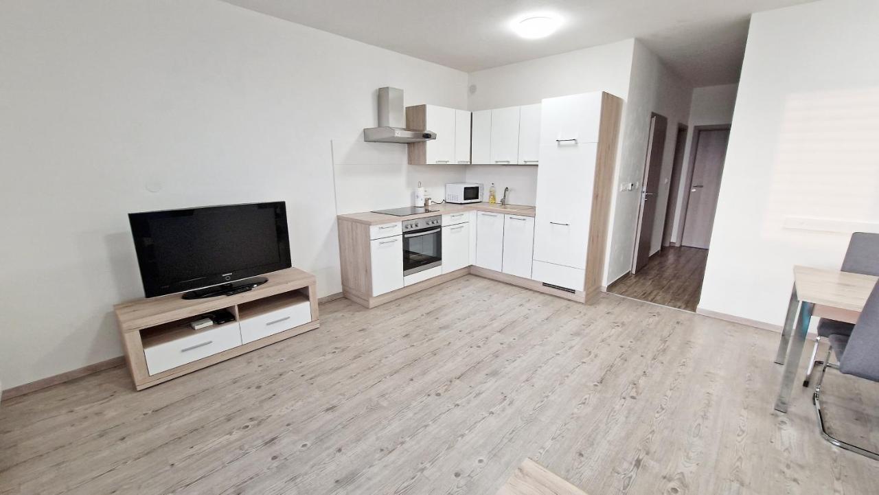 Apartmany Vinohrady เตร็นชีน ภายนอก รูปภาพ