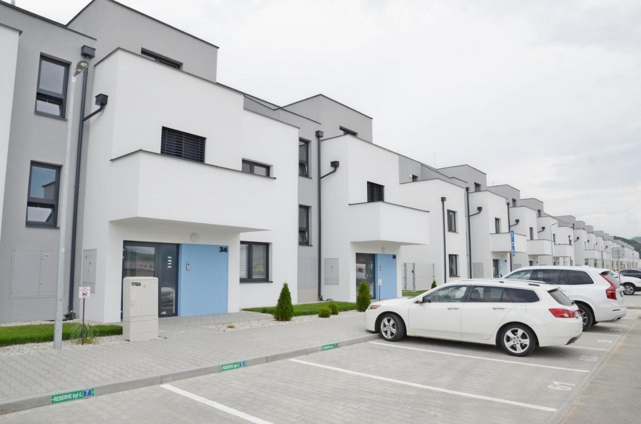 Apartmany Vinohrady เตร็นชีน ภายนอก รูปภาพ
