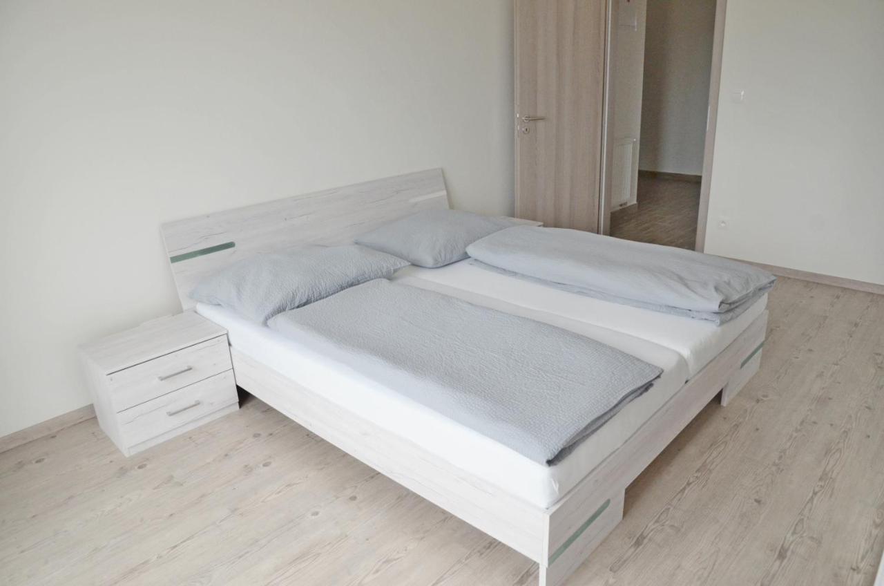 Apartmany Vinohrady เตร็นชีน ภายนอก รูปภาพ