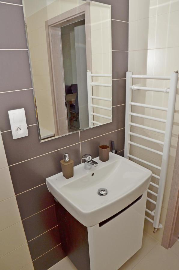 Apartmany Vinohrady เตร็นชีน ภายนอก รูปภาพ
